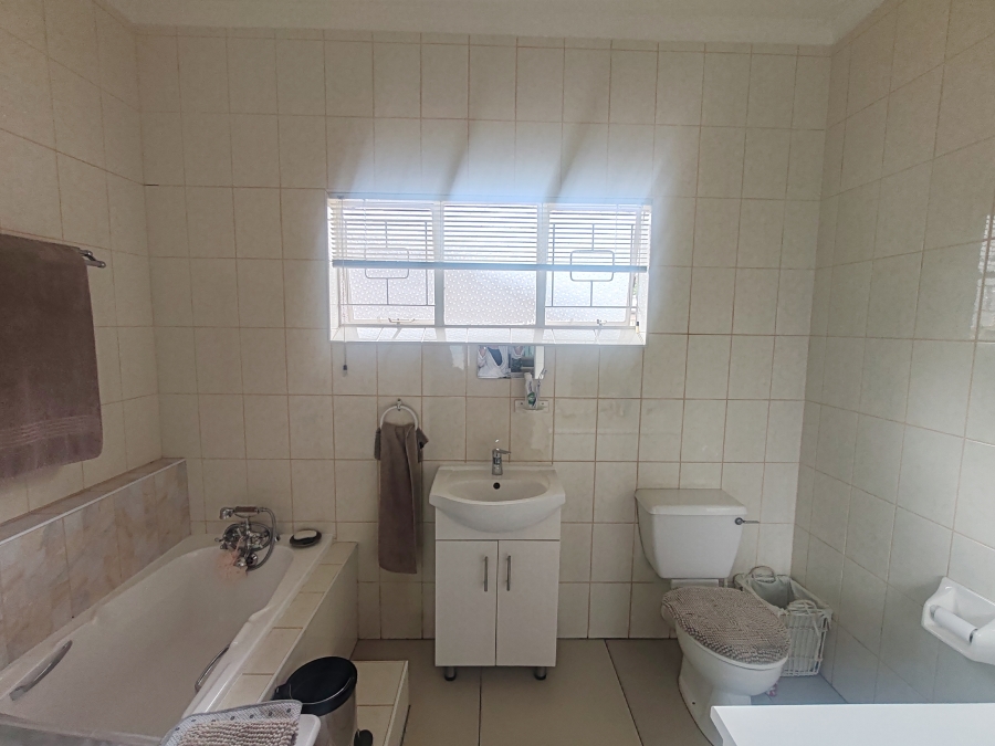 4 Bedroom Property for Sale in Vanes Estate Eastern Cape